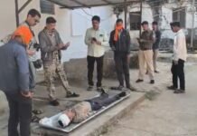 मोटरसाइकिल डिवाइडर से टकराईव्यक्ति की मौत: दो घायल