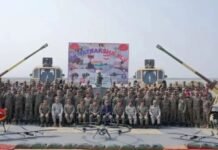 भुज में दिखी तीनों सेनाओं की फ्यूचर अप्रोच, जमीनी स्तर पर उतरे आधुनिक हथियार करेंगे चीन-पाक को परेशान!