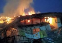 किसान के मकान में लगी आग धु धु कर जला सामान