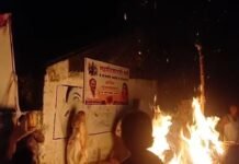 चंद्र ग्रहण का साया, शुभ मुहुर्त पर हुआ होलिका दहन, कल बरसेगा उल्लास का रंग