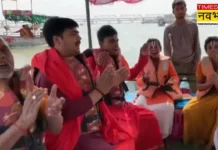मथुरा हादसे के बाद संतों ने शुरू की अनोखी पहल, नदी में उतरकर लोगों को दिया बड़ा संदेश
