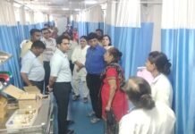 कलेक्टर मृणाल मीणा का जिला अस्पताल में औचक निरीक्षण, डॉक्टरों की लेटलतीफी पर जताई नाराजगी