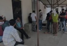 सर्पदंश से किसान की मौत:जमीन पर सोने की परंपरा बनी जोखिम का कारण