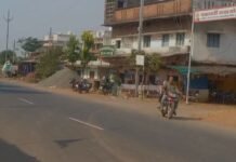 खमरिया चौक बना एक्सीडेंट पाइंट, प्रशासन की अनदेखी से मंडरा रहा जान का खतरा