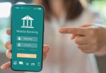 कहीं कोई और तो नहीं चला रहा आपका Mobile Banking? ऐसे चेक करें दूसरे डिवाइस का एक्सेस