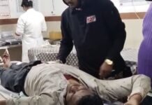 दो मोटरसाइकिल आपस में टकराई