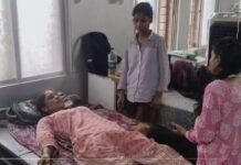 रेत की ढेर पर सो रहे व्यक्ति ने मां बेटी को हाथ भूसे और ईंट पत्थर से मारकर किया घायल