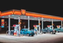 भारत में कितने पेट्रोल पंप हैं? IOC और BPCL में कौन है फ्यूल किंग?