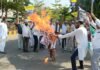 सात राज्यसभा सांसदों के भाजपा में जाने पर फूटा आप कार्यकर्ताओं का गुस्सा,कालीपुतली चौक पर पुतला दहन कर जताया विरोध