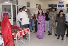 ‘हम तो आपसे 25 साल पुराने हैं, हमने एक ही पर समाप्त कर दिया’, पांचवें बच्चे का सुनकर बिफरीं मैहर कलेक्टर बिदिशा मुखर्जी