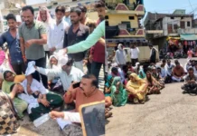 पूछताछ के लिए थाने बुलाए गए बुजुर्ग की जहर खाने से मौत, हरदा के टिमरनी में तनाव; विधायक और परिजन धरने पर बैठे