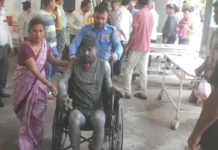 देवास में पटाखा फैक्ट्री में भीषण धमाके के बाद लगी आग, तीन की मौत, शव हवा में उड़ते हुए फैक्ट्री से सड़क तक गिरे