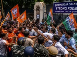 बिधाननगर स्ट्रॉन्ग रूम के बाहर BJP-TMC समर्थकों में झड़प, काउंटिंग से पहले बढ़ा तनाव