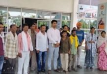 आवासीय पट्टे की मांग को लेकर टेकाड़ी के 2 दर्जन से अधिक ग्रामीणों ने सौपा ज्ञापन