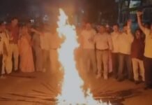 नीट पेपर लीक मामले को लेकर कांग्रेस ने निकाली मशाल रैली