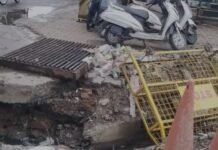 एक महीने से खुली नाली बनी जानलेवा अवंती बाई चौक पर नगर पालिका की लापरवाही से बढ़ा हादसों का खतरा: यातायात व्यवस्था चरमराई