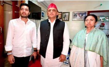 ममता बनर्जी से अखिलेश यादव ने की मुलाकात, बोले- BJP की आंखों में दीदी खटकती है
