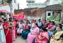 बूढ़ी शराब दुकान आंदोलन में सांसद भारती पारधी नाराज, महिला कार्यकर्ता को लगाई फटकार,