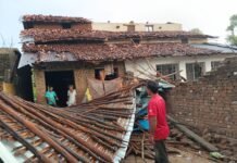 आंधी-तूफान में उड़ा मकान का टीन शेड, 6 वर्षीय बालिका घायल,