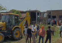 बम्हनी में प्रशासन का चला बुलडोजर, वर्षों पुराना जल निकासी विवाद सुलझा