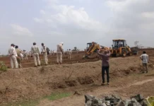 देवास जिले में अतिक्रमण हटाने गई वन विभाग की टीम को 100 से ज्यादा लोगों ने घेरकर किया पथराव, वाहनों में तोड़फोड़