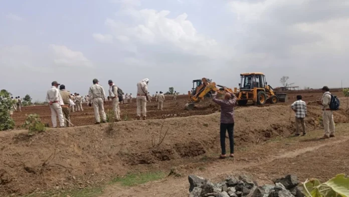 13_06_2026-dewas_news_bheelamla_encroachment_2026613_12501_m