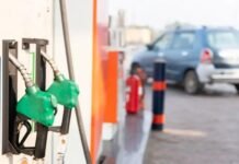 देश में Petrol, Diesel, LPG और खाद की कमी नहीं, 2027 तक 5,000 पेट्रोल पंपों पर मिलेगा फ्लेक्स-फ्यूल