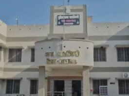 डोगरिया के फार्म हाउस में आधी रात को तंत्र मंत्र और गुप्त धन की खुदाई महाराष्ट्र के ४ तांत्रिक रंगे हाथों गिरफ्तार