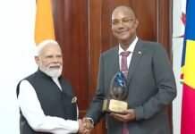 PM मोदी को मिला सेशेल्स का सर्वोच्च सम्मान, प्रधानमंत्री ने इस अवार्ड को किसे किया समर्पित?