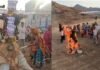 आमलिया में भड़की महिलाएं, तहसीलदार का पुतला बनाकर चप्पल-लाठियों से कर दी पिटाई, बाद में लगा दी आग