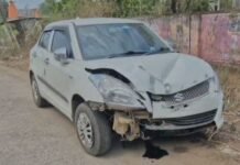 विद्युत पोल से टकराकर रुकी कार बड़ा हादसा टला