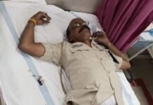 मोती नगर चौक में वाहन चेकिंग के दौरान बड़ा हादसातेज रफ्तार मोटरसाइकिल ने सब इंस्पेक्टर राम भजन साहू को घसीटा, घायल अवस्था में जिला अस्पताल में भर्ती