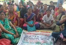 50 दिन बाद भी नहीं हटी शराब दुकान, महिलाओं ने दी भोपाल कूच की चेतावनी,