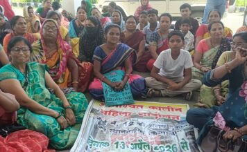 50 दिन बाद भी नहीं हटी शराब दुकान, महिलाओं ने दी भोपाल कूच की चेतावनी,