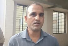नशे में धुत आरक्षक ने, ड्यूटी पर तैनात रेलवे गेटकीपर से की मारपीट ?