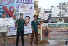 ऑक्सीजन मास्क लगाकर युवाओं ने किया अनोखा प्रदर्शन, अनियोजित विकास का किया विरोध