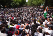 ये तो ट्रेलर था… कॉकरोच जनता पार्टी ने शेयर किया प्रदर्शन का वीडियो, सरकार को दिया 7 दिन का अल्टीमेटम