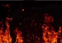 पुलिस की कार्रवाई से नाराज युवक ने जबलपुर में थाने के सामने पेट्रोल डालकर लगाई आग, हालत गंभीर