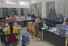रतलाम एसपी ऑफिस में रातभर चली रिकॉर्ड की पड़ताल के बाद 264 आरक्षकों को मिला प्रमोशन
