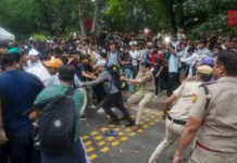 संसद भवन तक पहुंचे प्रदर्शनकारी, पार्लियामेंट के सभी गेट बंद किए गए; अभिजीत दीपके तो तोड़ा अनशन
