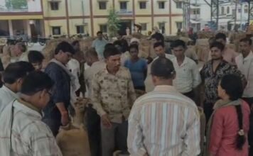 कृषि उपज मंडी में धान तुलाई में पकड़ी गई चोरी