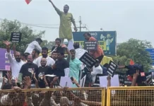 भोपाल में भाजपा का कांग्रेस कार्यालय घेराव, बैरिकेडिंग तोड़ने की कोशिश; पुलिस ने लिंक रोड पर रोका