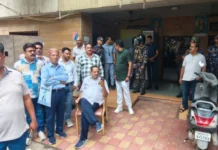 मंत्री कैलाश विजयवर्गीय के घर प्रदर्शन करने पहुंचे छात्र, दो गिरफ्तार, कांग्रेस नेताओं ने विधानसभा में किया हंगामा