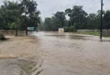 १२ घंटे की मूसलाधार बारिश से जनजीवन हुआ प्रभावित