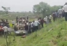मजदूरों से भरी पिकअप पलटने से गंभीर रूप से घायल एक महिला मजदूर की मौत