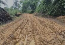मुरूम या आफत, कोस्ते में सडक़ बनी दलदल, ग्रामीणों में भारी आक्रोश
