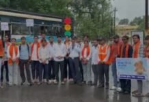 नुक्कड़ नाटक से दिया सड़क सुरक्षा का संदेश, अभाविप ने नागरिकों को दिलाई यातायात नियमों की शपथ