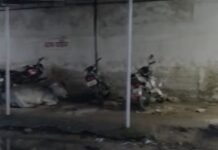 जिला अस्पताल में कर्मचारियों की मनमानी से बिगड़ रही व्यवस्थाएं