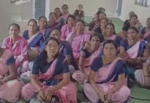 आंगनबाड़ी कार्यकर्ताओं ने मनाया काला दिवस, मांगो को पूरी करने को लेकर की जमकर नारेबाजी