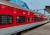 प्लेटफॉर्म पर कुली या TTE से पूछने की जरूरत नहीं! RailOne ऐप से सेकंडों में जानें आपका कोच कहां आएगा और ट्रेन की Live Location